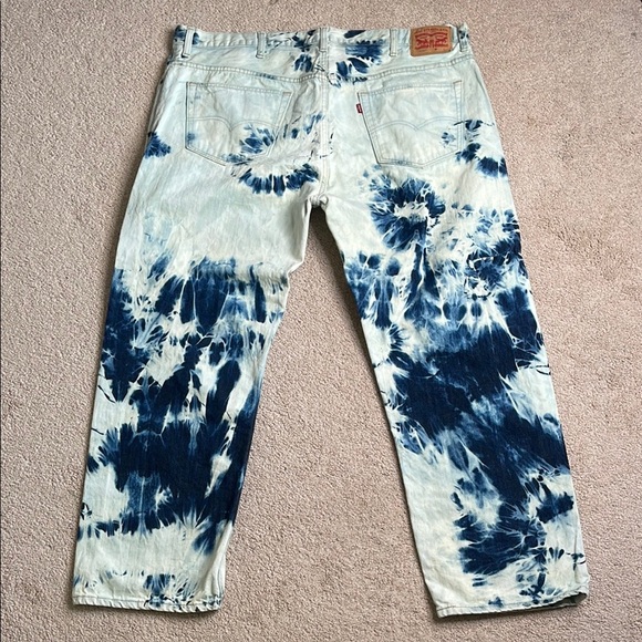 Levi's Blue and White Relaxed Tie-Dye Jeans (46x32) - Picture 3 of 4